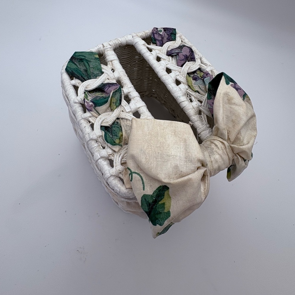 Vintage White Wicker Tissue Box with Paper Mache Decorative Bow - Picture 11 of 16